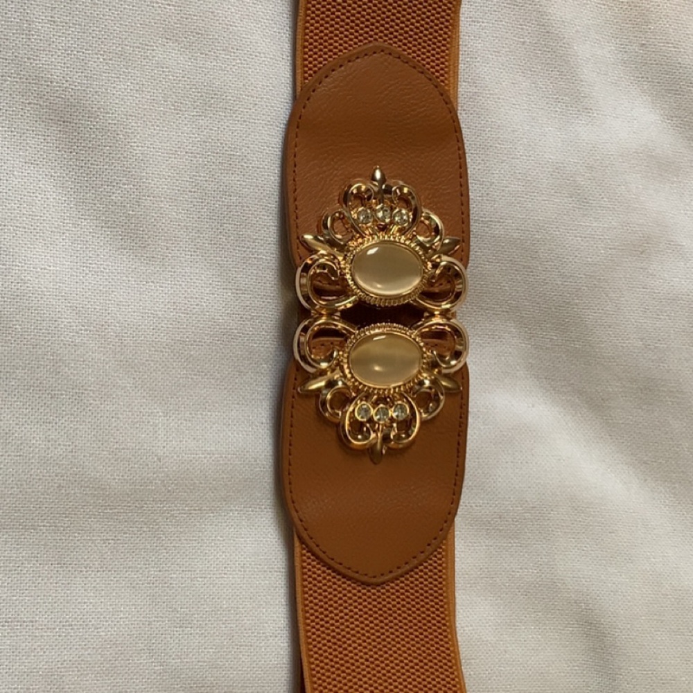 Elegant Tan Belt with Gold Buckle